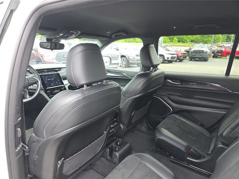 Used 2022 Jeep Grand Cherokee L Laredo AWD/4WD image 16