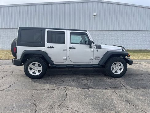 Used 2012 Jeep Wrangler Unlimited Sport image 16