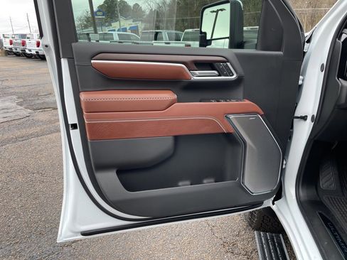 New 2026 GMC Sierra 2500 Denali Ultimate image 13