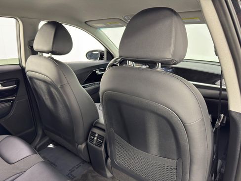 Used 2020 Kia Niro EX image 33