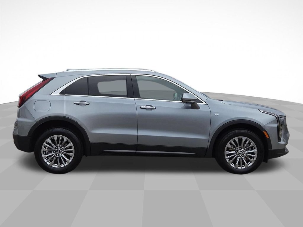Used 2025 Cadillac XT4 Premium Luxury AWD/4WD image 2