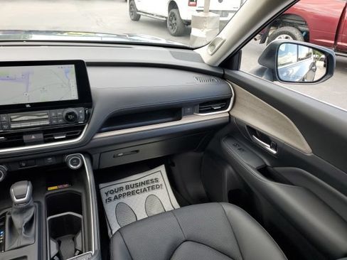 Used 2025 Toyota Grand Highlander AWD Hybrid image 16