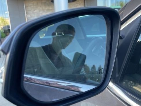 Used 2016 Toyota Highlander Limited w/ Driver Technology Package image 10