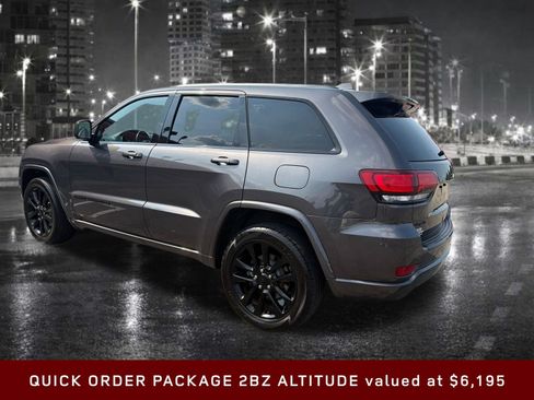 Used 2018 Jeep Grand Cherokee Altitude AWD/4WD image 4