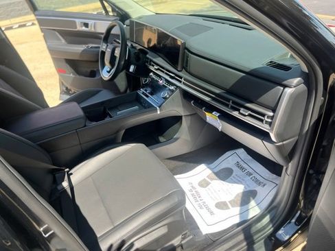 Used 2026 Hyundai Santa Fe SEL FWD image 17