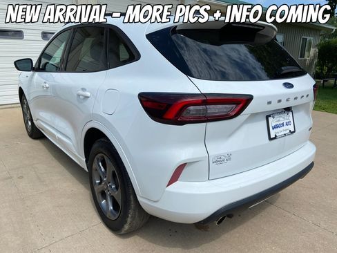 Used 2023 Ford Escape ST-Line Select AWD/4WD image 5