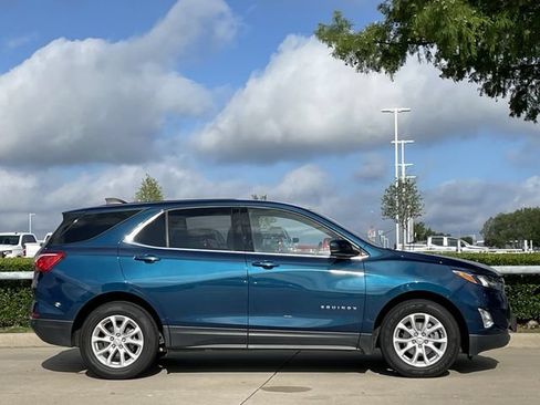Used 2020 Chevrolet Equinox LT w/ Driver Convenience Package FWD image 3