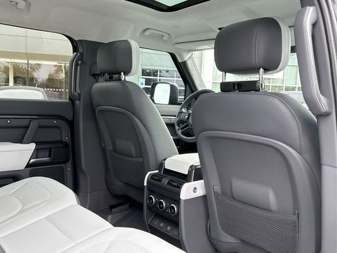 Used 2025 Land Rover Defender 110 V8 image 15