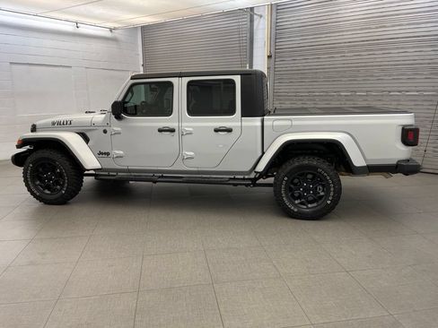 Certified 2023 Jeep Gladiator Sport AWD/4WD image 9