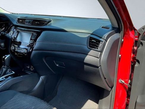 Used 2018 Nissan Rogue SV image 25