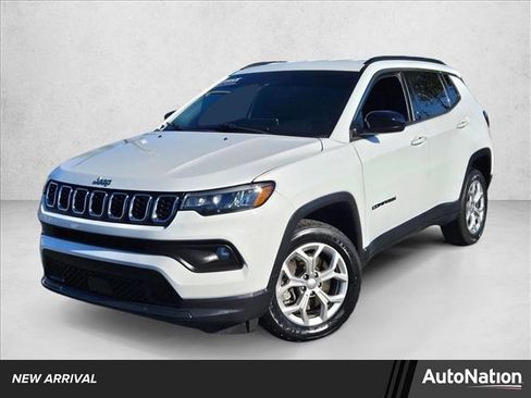 Used 2024 Jeep Compass Latitude AWD/4WD image 1