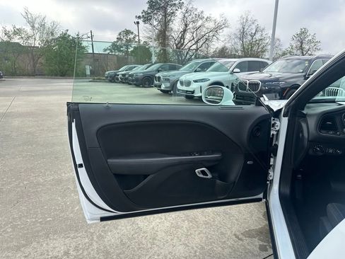 Used 2023 Dodge Challenger SXT image 9