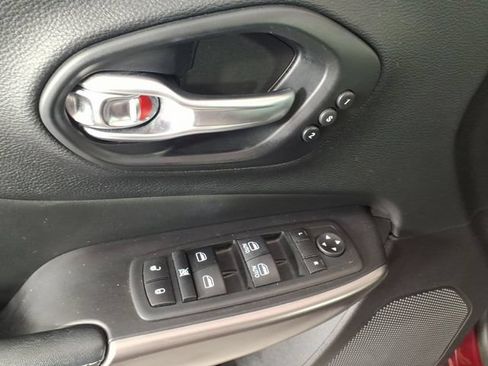 Used 2020 Jeep Cherokee Limited AWD/4WD image 14