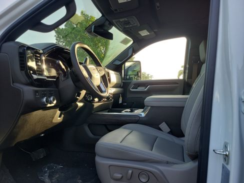 New 2026 GMC Sierra 2500 SLT w/ SLT Premium Package image 7