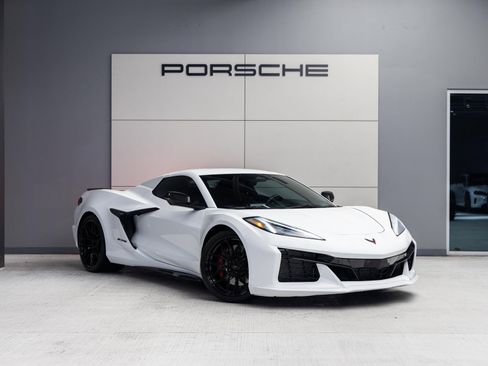 Used 2025 Chevrolet Corvette Z06 w/ Battery Protection Package image 9