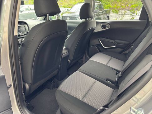 Used 2025 Kia Soul LX w/ LX Technology Package FWD image 35