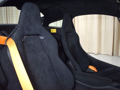 Used 2023 McLaren Artura image 18