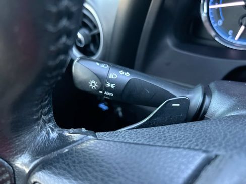Used 2018 Toyota Corolla SE FWD image 19