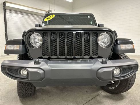 Used 2023 Jeep Gladiator Sport AWD/4WD image 10