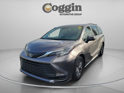 Used 2021 Toyota Sienna LE w/ LE Plus Package AWD/4WD image 1