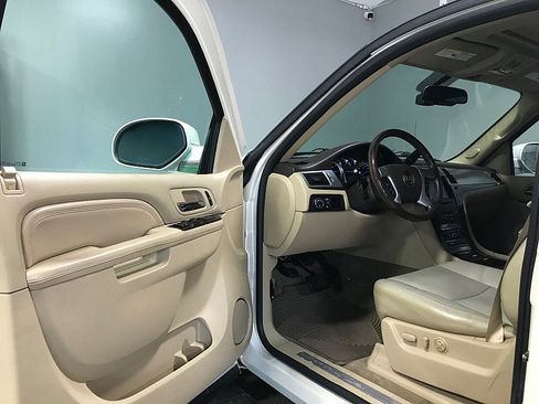 Used 2010 Cadillac Escalade Premium AWD/4WD image 9