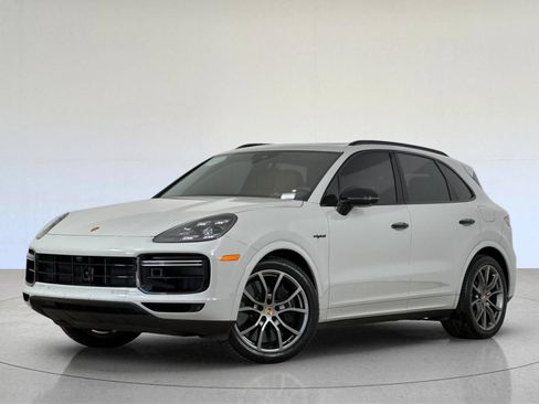 Certified 2023 Porsche Cayenne Turbo S AWD/4WD image 1
