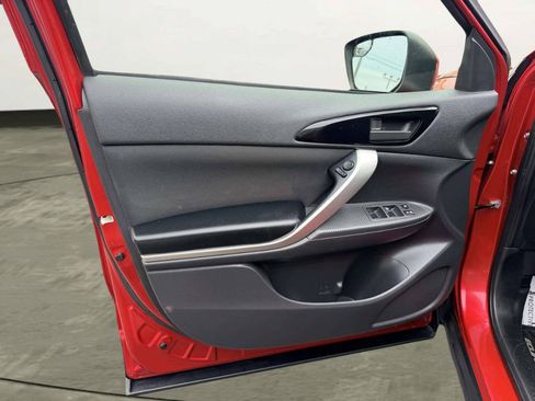 Used 2018 Mitsubishi Eclipse Cross ES FWD image 17