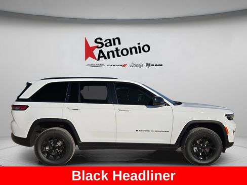 New 2025 Jeep Grand Cherokee Altitude RWD image 9
