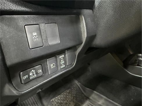 Used 2020 Toyota Tacoma TRD Sport AWD/4WD image 25