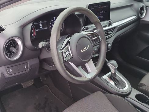Used 2022 Kia Forte LXS image 2