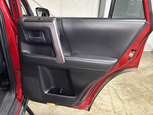 Used 2020 Toyota 4Runner SR5 AWD/4WD image 24