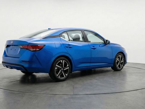 Used 2025 Nissan Sentra SV FWD image 9
