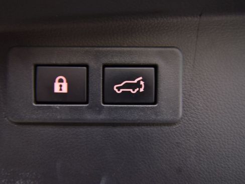 Used 2024 Subaru Outback Premium image 34