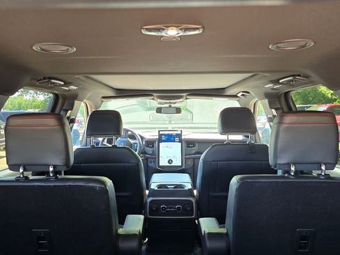 Used 2024 Ford Expedition Limited AWD/4WD image 11