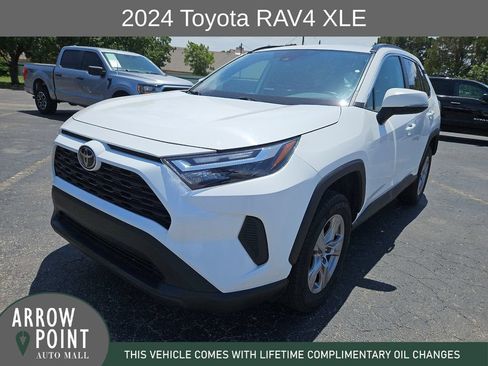 Used 2024 Toyota RAV4 XLE FWD image 4
