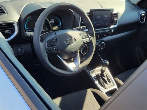 New 2026 Hyundai Venue SE image 3