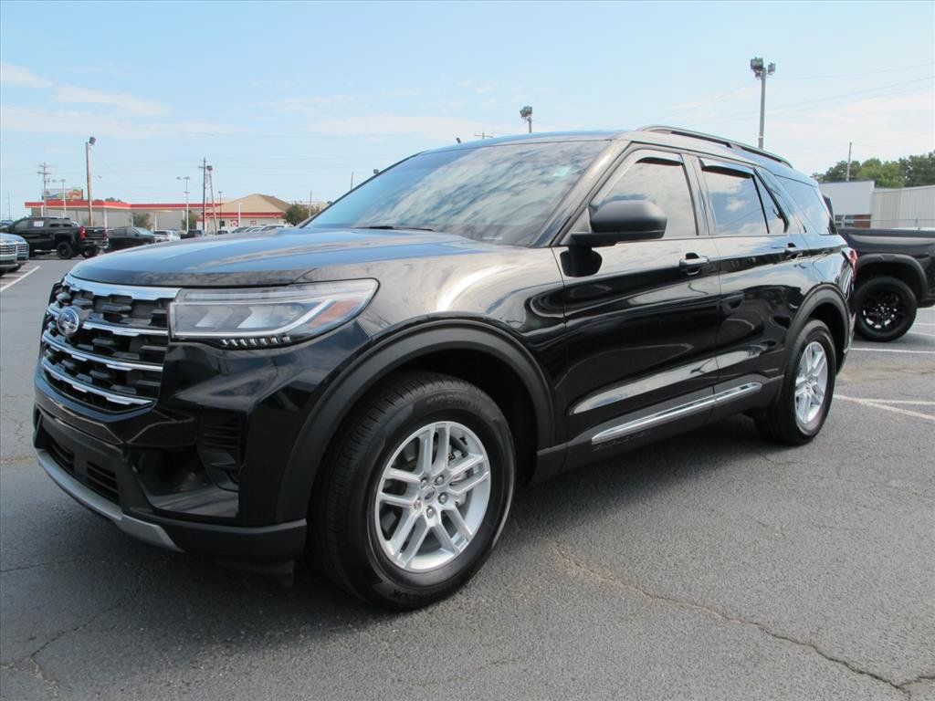 Used 2025 Ford Explorer Active RWD image 8