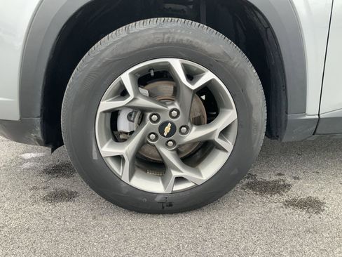 Used 2025 Chevrolet Trax LT w/ LT Convenience Package image 18