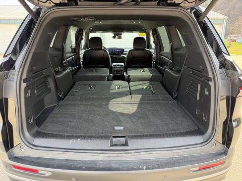 Used 2025 Buick Enclave Preferred AWD/4WD image 12