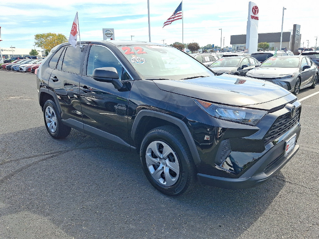 Used 2022 Toyota RAV4 LE AWD/4WD image 3