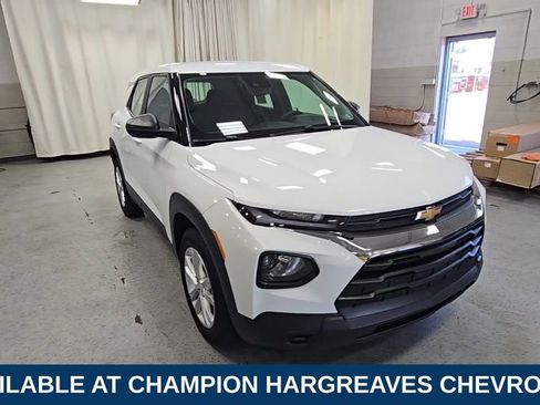 Used 2023 Chevrolet TrailBlazer LS FWD image 2