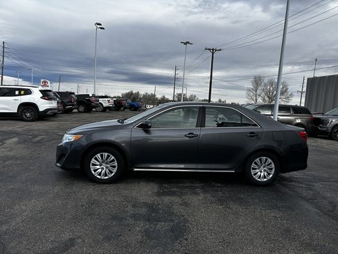 Used 2014 Toyota Camry L image 2