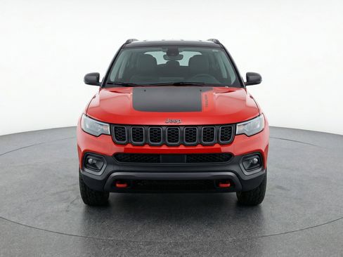 Used 2025 Jeep Compass Trailhawk image 2