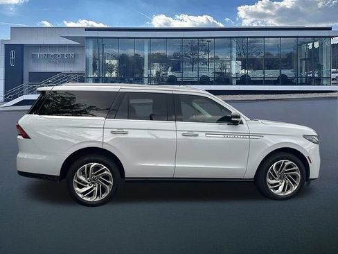 New 2026 Lincoln Navigator Reserve AWD/4WD image 9