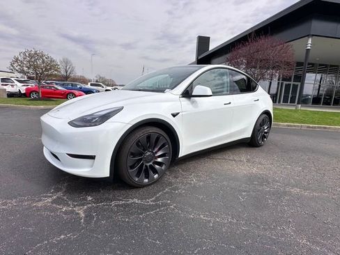 Used 2024 Tesla Model Y Performance AWD/4WD image 3