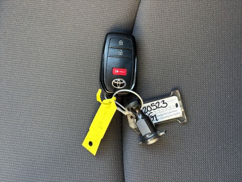 Used 2025 Toyota Corolla Cross LE image 22