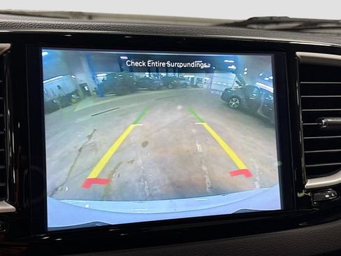 Used 2022 Chrysler Pacifica Touring-L FWD image 12