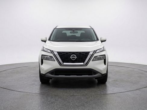 Used 2025 Nissan Rogue SV AWD/4WD image 2