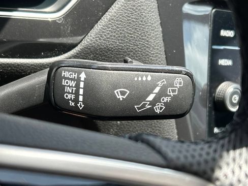 Used 2024 Volkswagen Tiguan SE R-Line FWD image 30