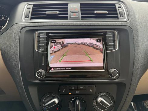 Used 2017 Volkswagen Jetta SE FWD image 29